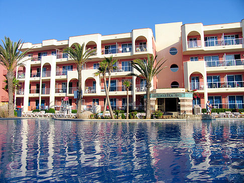 Foto Hotel mit Pool